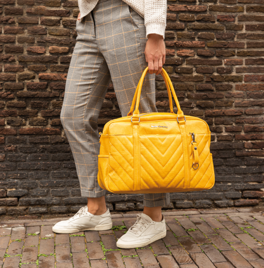 Amsterdam Quilted Wickeltasche Ocker on hover